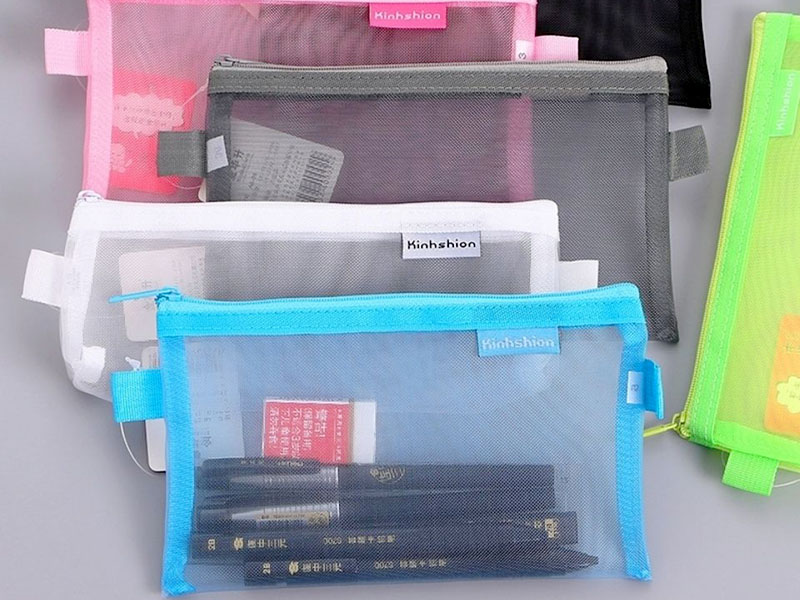 高考文具袋内有几个备用笔芯？